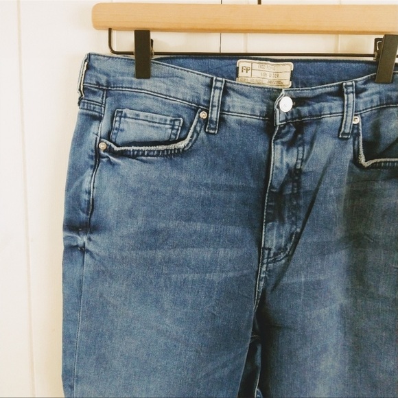 Free People busted knee NWT blue jeans size 32 - Picture 7 of 7